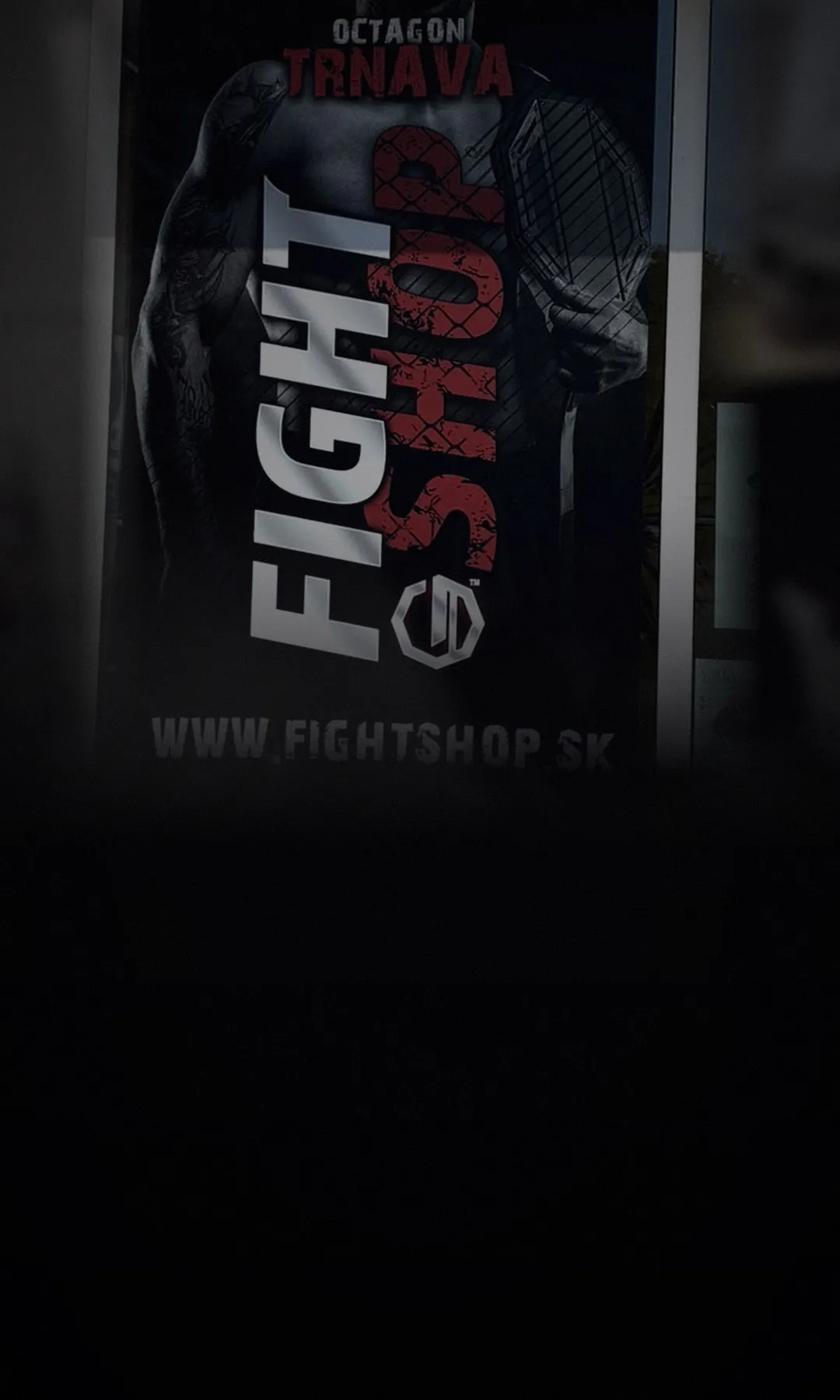 Výklad kamennej predajne Fightshop v Trnave